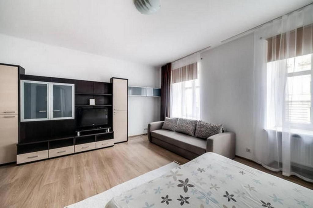 Apartment In The Center Of "Opera" Львов Экстерьер фото